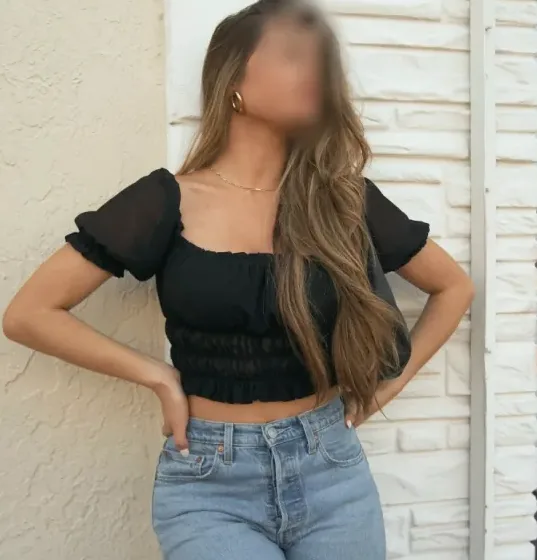 Andrea, 34