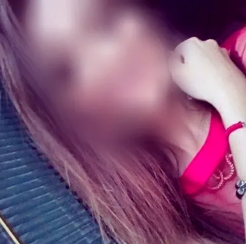 Claudia, 32