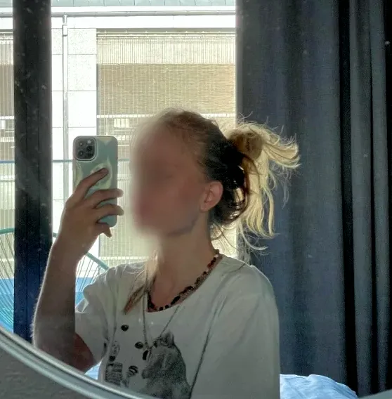 Julia, 19