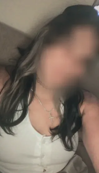 Manuela, 30
