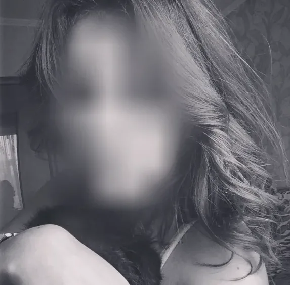 Yvonne, 28